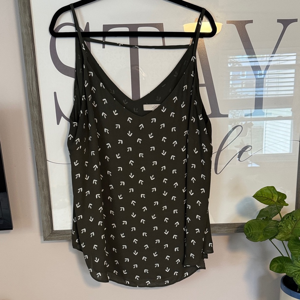 Women's Black and White Patterned Top